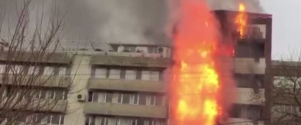 İzmir'de 6 Katlı Otelde Yangın Çıktı