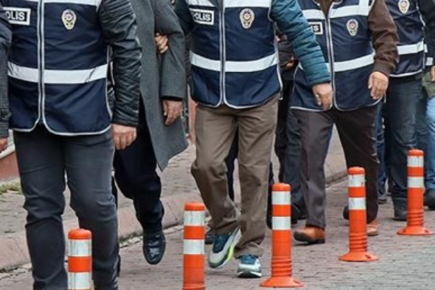 İzmir'de cemaat operasyonu: Asker ve polisler gözaltına alındı