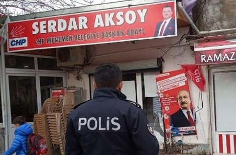 İzmir'de CHP'nin seçim bürosuna saldırı