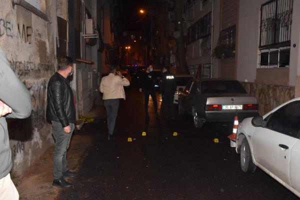 İzmir'de çocuk kavgasına aile büyükleri karıştı: 2'si ağır 6 yaralı