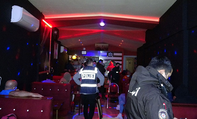 İzmir'de eğlence mekanında korona partisi: 110 bin lira ceza 