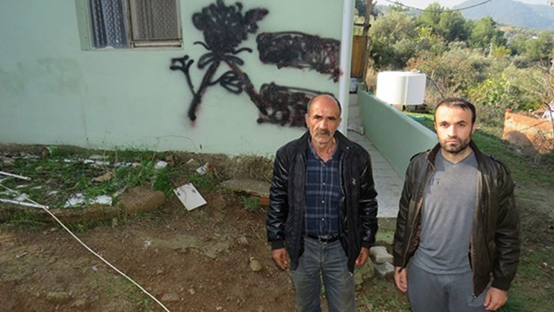 İzmir'de evi işaretlenen Alevi aile: Endişeliyiz