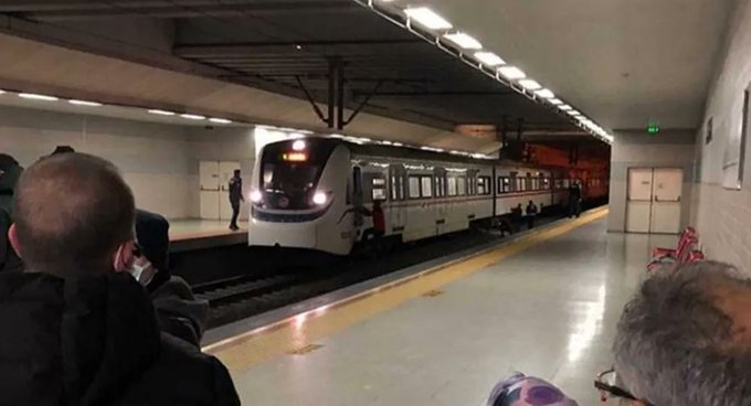 İzmir'de intihar: 20 yaşındaki genç, trenin geçişi sırasında raylara atladı 