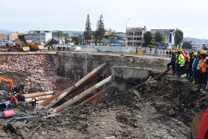 İzmir'de metro otopark inşaatındaki göçükte bir kişinin cansız bedenine ulaşıldı