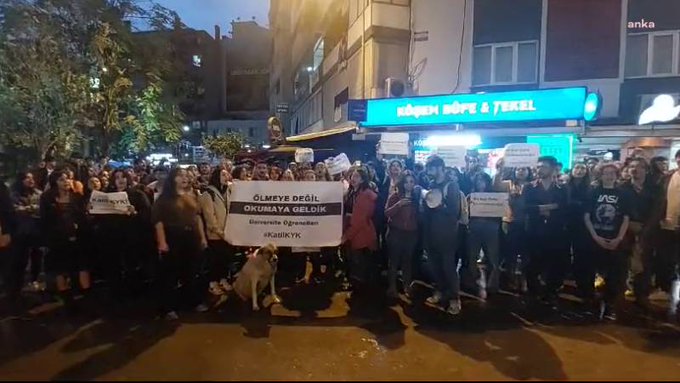 İzmir'de öğrencilerden KYK yurdunda ölen Zeren Ertaş eylemi: Ölmeye değil okumaya geldik!
