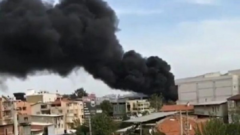 İzmir'de polyester fabrikasında yangın