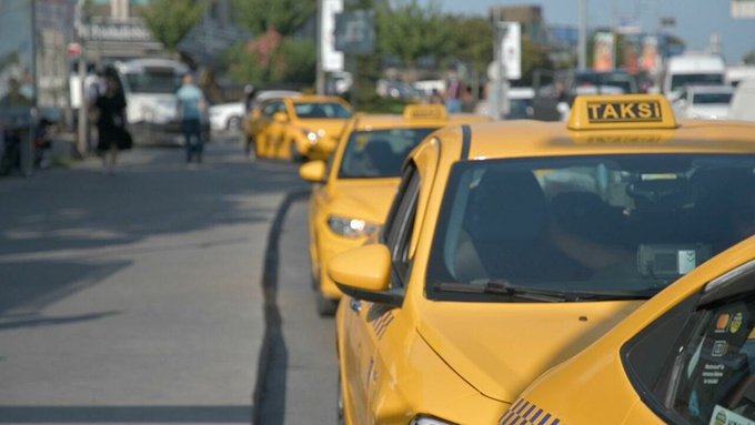 İzmir'de yolcu, tartıştığı taksi şoförünü emniyet kemeriyle boğdu