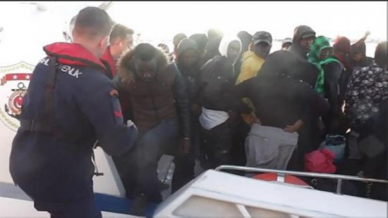 İzmir'den Yunanistan'a kaçmaya çalışan 157 kişi yakalandı
