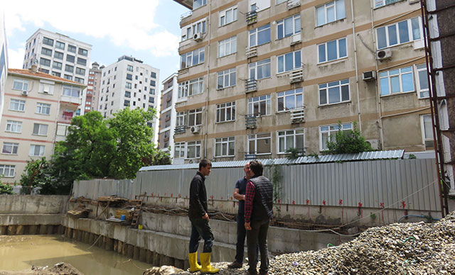 Kadıköy'de 6 katlı bir bina boşaltıldı