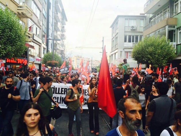 Kadıköy'de Suruç anmasına polis saldırısı!