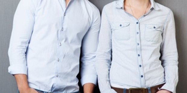 Kadın ve erkeklerin gömlek düğmeleri neden farklı tarafta?