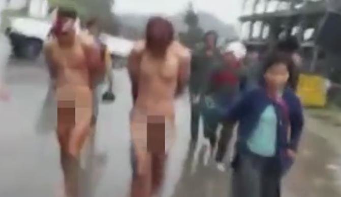 Kadınlar, tecavüzcüleri sokakta çırılçıplak gezdirdi