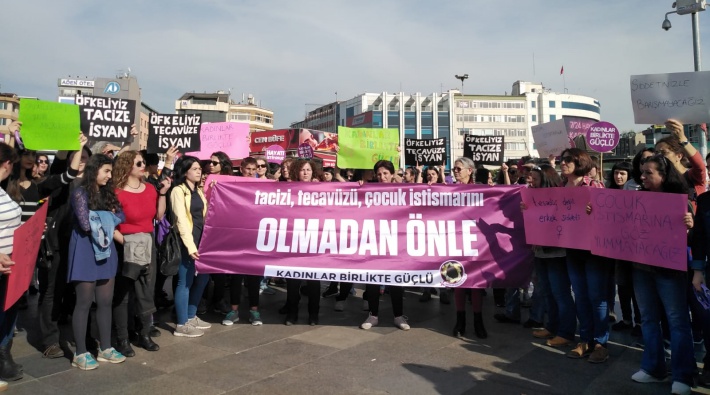Kadınlardan Kadıköy'de cinsel istismar eylemi