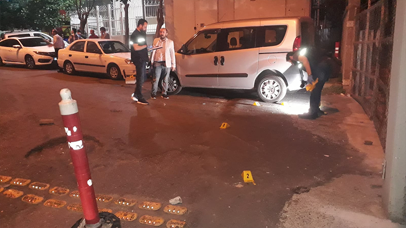 Kağıthane'de iftar saatinde kafe önündekilere silahlı saldırı: 4 yaralı