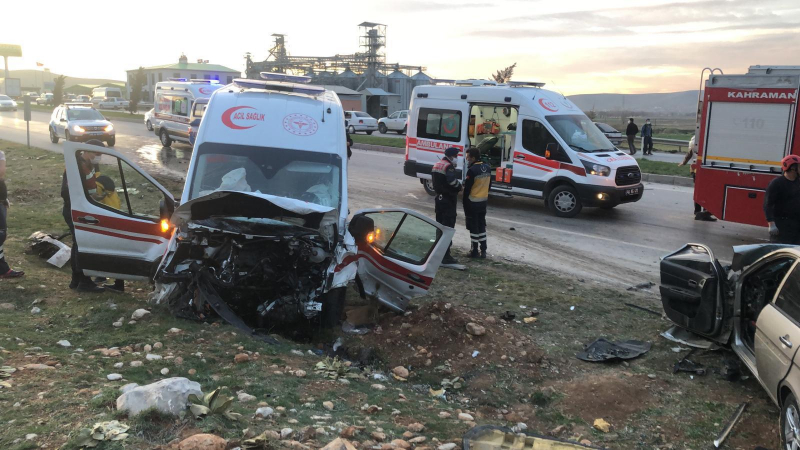 Kahramanmaraş'ta ambulansla otomobil kafa kafaya çarpıştı: 3 ölü, 3 yaralı 