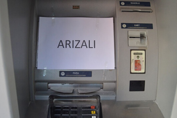 Kalacak yeri olmadığı için 5 banka ATM'si ile 3 güvenlik kamerasına zarar verdi serbest bırakıldı