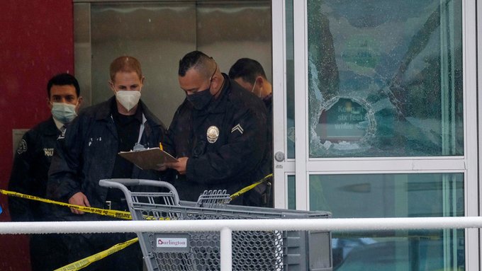 Kaliforniya'da saldırganı yakalamaya çalışan polis yanlışlıkla soyunma kabinindeki çocuğu öldürdü