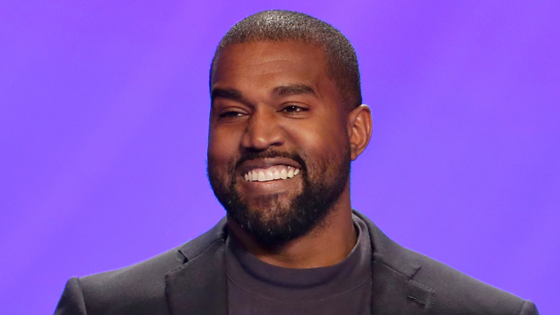 Kanye West'in ayakkabıları 1.8 milyon dolara satıldı