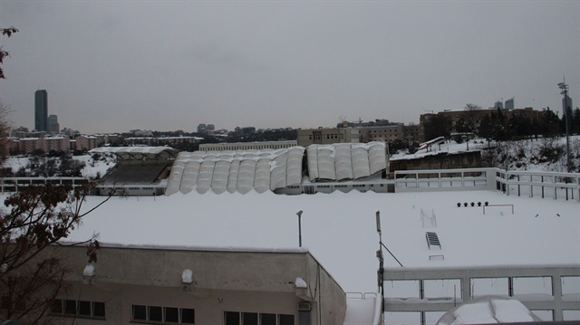 Kar nedeniyle İTÜ stadının çatısı çöktü