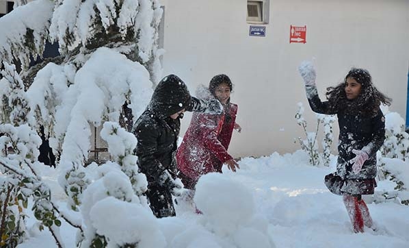 Kar yağışı nedeniyle 11 ilde okullar tatil edildi