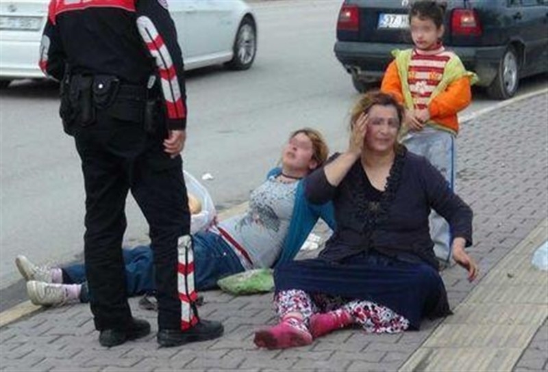 Karabük: Sokak ortasında tekme tokat dövüldüler!