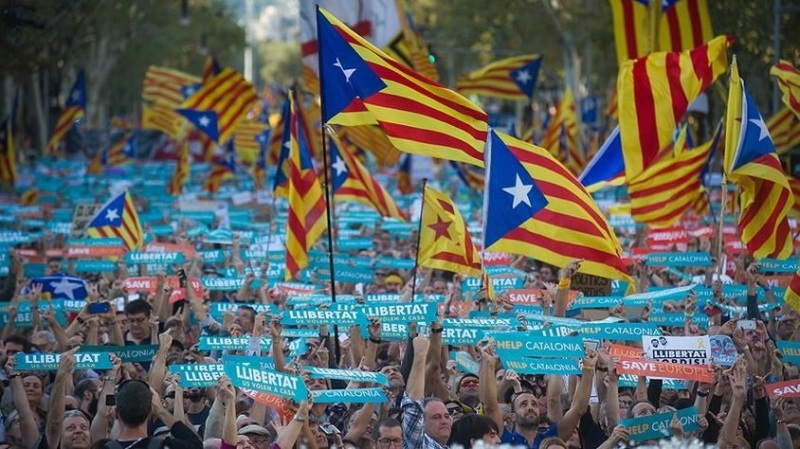 Katalonya parlamentosu tek taraflı bağımsızlık ilan etti!