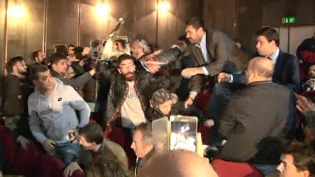 Kemal Kılıçdaroğlu toplantıda protesto edildi!