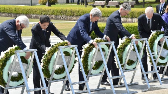 Kerry, ABD'nin atom bombası attığı Hiroşima'yı ziyaret etti!