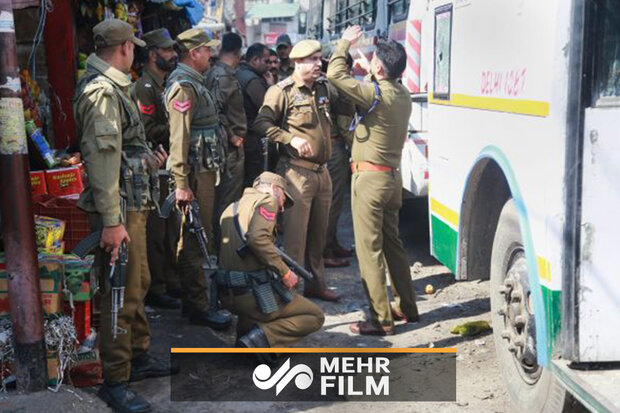 Keşmir'de otobüs durağında patlama! 18 yaralı