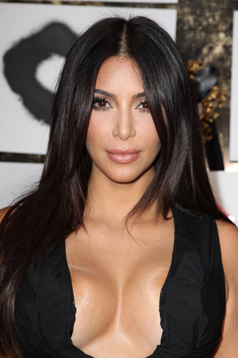 Kim Kardashian'dan hamilelik kanıtı çıplak selfie!