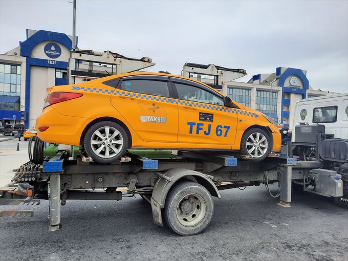 'Kısa mesafe' diyerek yolcuları araçtan indiren taksi sürücüsünün çalışma kartı iptal edildi