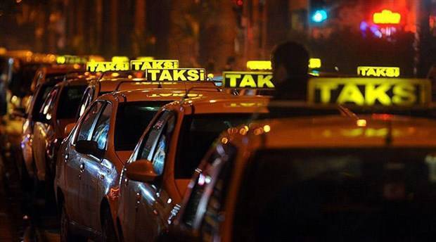 Kısa mesafeye yolcu almayan taksi sürücüsü gözaltına alınıp trafikten men edildi