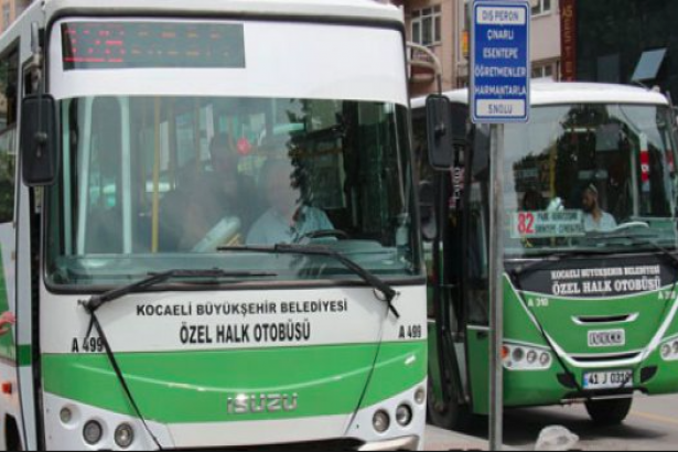 Kocaeli'de hareket halindeki otobüsün şoförü bıçaklandı!