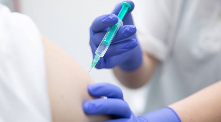Koca’nın, 'AstraZeneca aşısı güvenilir değil' açıklamasına bilim insanlarından yanıt