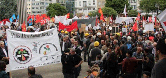 Köln'de Erdoğan'ı protesto için toplanılmaya başlandı!
