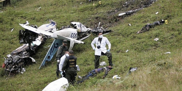 Kolombiya'da kargo uçağı düştü; 5 ölü
