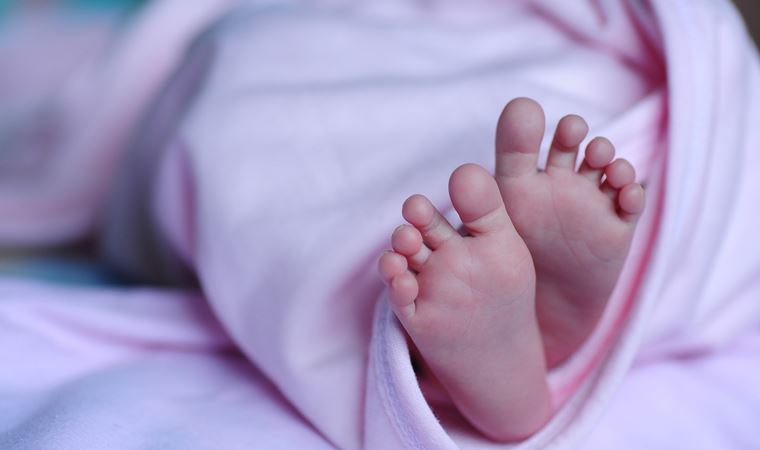 Koronavirüs hastası kadın, antikorlu bebek doğurdu
