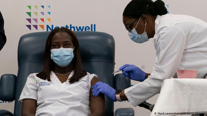 Koronavirüs: Tek doz aşı yeterli mi? Uzmanlar açıkladı...