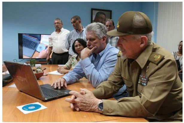 Küba, dizüstü bilgisayar üretimine başladı