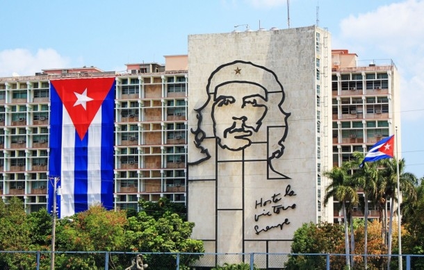 Küba, küçük ve orta ölçekli özel işletmeleri yasallaştırdı