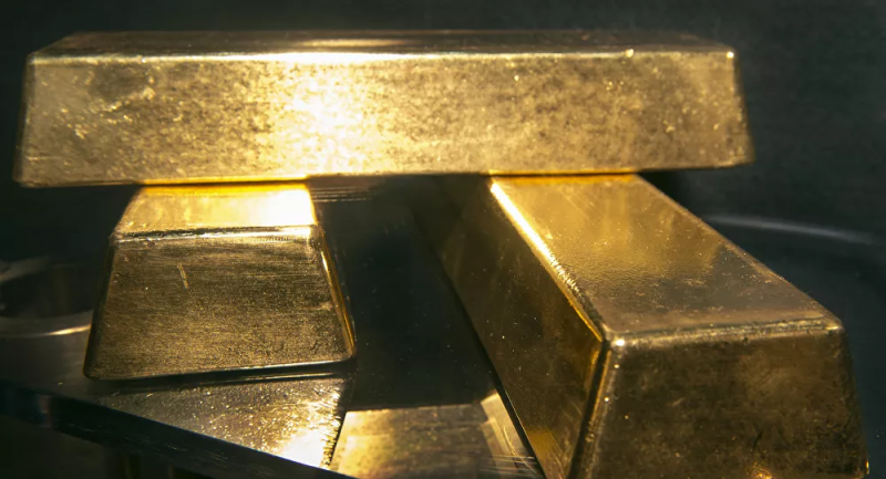 Küresel altın fiyatları yeni haftaya düşüşle başladı