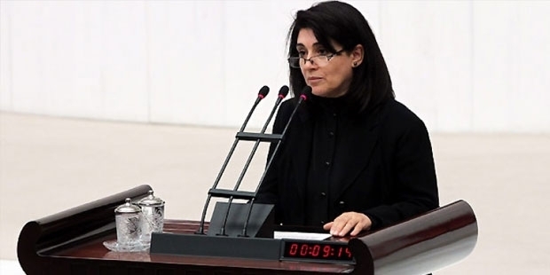 Leyla Zana yemin töreninde 'Türkiye milleti' dedi, Deniz Baykal yemini geçersiz saydı!
