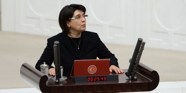 HDP'li Doğan: Leyla Zana gündemi işgal etmemeli, o yemin anayasal gereklilik!