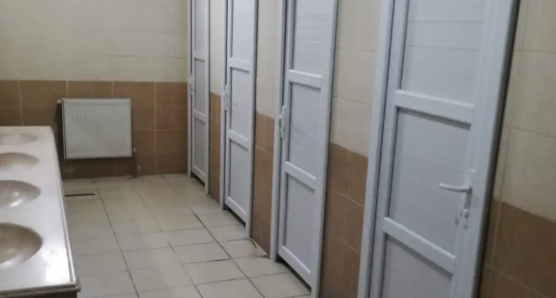 Lisede kızlar tuvaletinde bulunan gizli kamera nedeniyle temizlik görevlisi gözaltına alındı