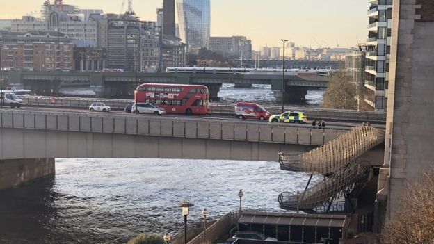 Londra Köprüsü'nde silah sesleri; trafiğe kapatıldı