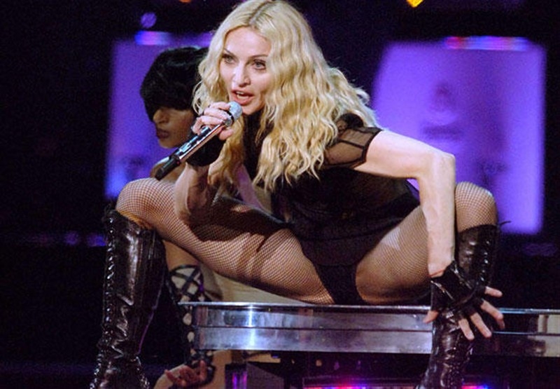 Madonna seyirciyi azarladı!