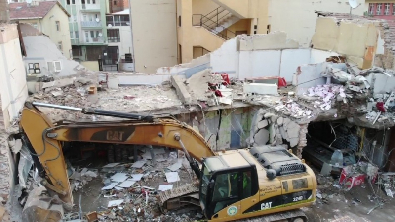 Malatya'da çöken bina nedeniyle 3 kişi tutuklandı