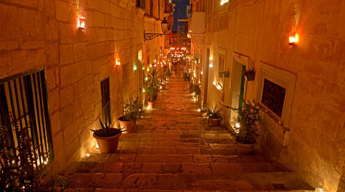 Malta’da tüm sokaktaki lambalar söndü