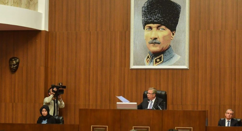 Mansur Yavaş meclis salonuna ‘Kalpaklı Atatürk fotoğrafı’ astırdı