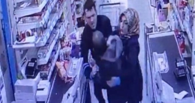 Marketten bebek maması çalarken yakalanan kişi gözaltına alındı